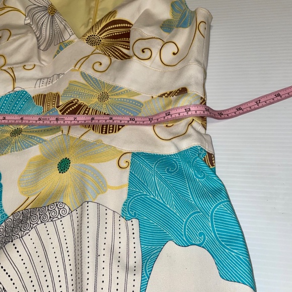 Size 4, fitted unique sleeveless dress. - Picture 7 of 11